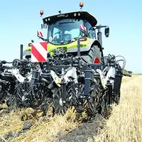 Le Strip-till acquis en inter-Cuma dans la Limagne Nord est composé de six éléments et pèse près de 2,5 tonnes.