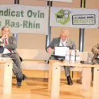 De gauche à droite, Xavier Beulin, président de la Fnsea, le ministre de l’Agriculture, Stéphane le Foll, Serge Préveraud, président de la FNO et Jean