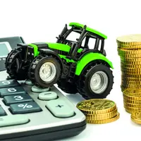 Tracteur sur calculette + pièces