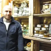 Antoine Chenard, héliciculteur à Jumeaux réalise 50% de son chiffre d’affaires au moment des fêtes de fin d’année.