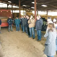 Mathieu Pelissier, associé du Gaec familial des Moulins et vice-président du syndicat Prim’ Holstein, accueillait les adhérents sur son exploitation.