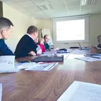 Réunion de travail pour analyser plusieurs masses d’eau.