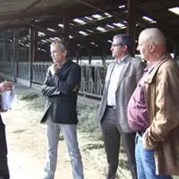 Etienne Gangneron, Claude Raynaud et Pascal Servier en pleine discussion avec Jean-Michel Herment qui recevait la délégation.