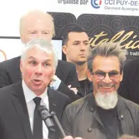 Florent Pagny, parrain de Coutellia 2019 et membre du jury, s’est prêté au jeu des photos aux côtés de Claude Barbin, président de la CCI.