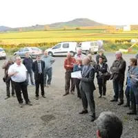 A l’appel de la Fnsea et JA 63, une soixantaine d’agriculteurs accompagnait la visite du Préfet, Michel Fuzeau, sur l’exploitation de Bruno Guegen.