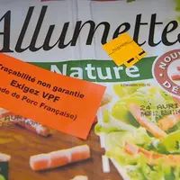 Collage d'étiquettes avec la mention « Exigez VPF ».