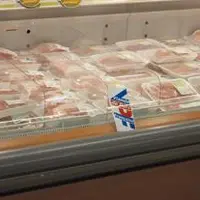 Le logo «VPF» bien présent pour les viandes fraîches chez Carrefour.