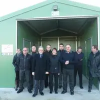 Visite de terrain, entourée des acteurs de la filière et des représentants de l’Etat et de la région.