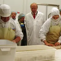 De la charcuterie aux plats cuisinés : qualité des produits et savoir-faire des employés.