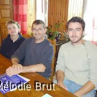 De gauche à droite : Cécile et Stéphane Verdier, aux côtés de leur technicien Sébastien Maruel.