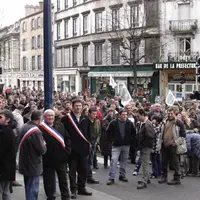 Place du 1er mai à Clermont, des élus étaient aux cotés des manifestants