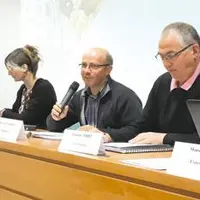 Jean-Luc Tourreix, président du Service de Remplacement du Puy-de-Dôme (au centre) rappelle lors de l’assemblée générale de l’association du 3 mai, qu