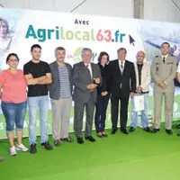 Jean-Yves Gouttebel, président du Conseil général et Jean-Claude Fournier conseiller général en charge de l’agriculture ont récompensé les quatre meil