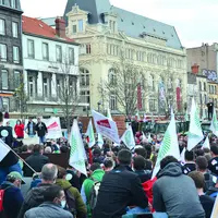 Une foule compacte et unie a pris possession de la place de Jaude à Clermont-Ferrand.