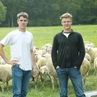 Thierry Orcière et Nicolas Honhon :  deux jeunes futurs associés qui ont choisi de revenir sur les traces du Gaec presque « familiale ».
