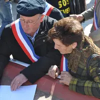 Une quarantaine d’élus ont signé le registre de présence. Parmi eux, une majorité d’élus du Puy-de-Dôme, dont Marie-Gabrielle Gagnadre, maire de Lezou