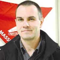 Benoît Julhes, jeune agriculteur est installé dans le Cantal, en production bovine et porcine.