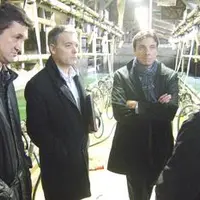Olivier Vandebeulque et Olivier Pageau, responsables des achats chez Auchan, attentifs aux explications des producteurs sur les conditions de producti