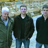 (De gauche à droite) Christian Orcières aux côtés de son fils Thierry et de Nicolas Honhon, l’associé de ce dernier.