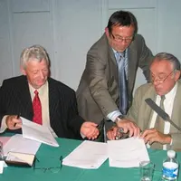 René Bionnier, président de la section des anciens exploitants de l’Udsea et Jean Paul Guérin ont signé  une convention en faveur des retraités