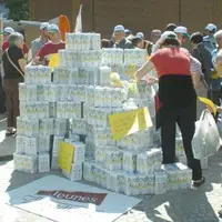 A l’appel de l’UDSEA, des JA et de la FDPL, les agriculteurs du Puy-de-Dôme dénonçaient la baisse du prix du lait le 19 mai dernier sur la Place de Ja