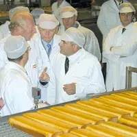 Brice Hortefeux, René Souchon et le préfet, Patrick Stéfanini ont visité les nouvelles lignes de production pains de mie et pains hamburgers de Jacque