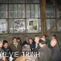 Bruno Le Maire a visité l’exploitation de Stéphane Batissard (à droite du ministre), à Perpezat.