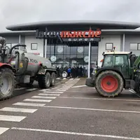 Les agriculteurs sont resté toute la journée sur place.