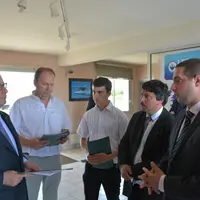 Le Président de la République François Hollande a rencontré (de gauche à droite) Christian Arvis, secrétaire général de la FDSEA, Aurélien Desforges,