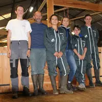 Bénédicte Poulet, première bergère de France, au centre, avec Olivier Judet à sa droite, Geneviève Leppard et Diane Magnaudeix à sa gauche.