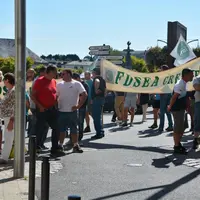 Les manifestants se sont approchés le plus près possible de la Préfecture, tout en restant dans les limites imposées par les forces de l'ordre.