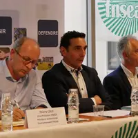 De gauche à droite : Thierry Coué, président de la commission environnement de la FNSEA, Bernard Layre, secrétaire général de la FNSEA Nouvelle-Aquita