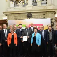 Les signataires autour de Stéphane Travert, ministre de l’Agriculture..