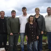 De droite à gauche : Jean-Louis Bonifas, Carole Sidoux, Victorien Bonifas, Frédéric Magliocco et Laurent Decadi, devant : Régine Bonifas.