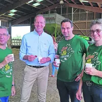 Jérôme Despey, vice-président de la FNSEA, Christian Prudhomme, directeur du Tour de France, David Chauve, président de la Chambre d’agriculture du Pu