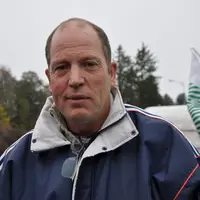 Jacques Cornelissen, président de Coopal devant l’usine de Theix en 2017 lors d’une première bagarre syndicale.