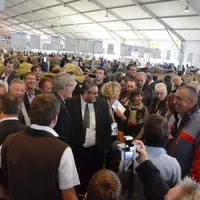 Stéphane Le Foll est allé à la rencontre des éleveurs, notamment ceux de la race aubrac, en concours national, cette année au Sommet.