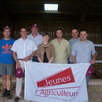 De gauche à droite : Vincent Laforge (vice-président JA), Stéphane Moreau (président JA), Michel Simonnet (ecrétaire général adjoint JA), Mme Le Bonne