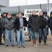 Lors du blocage de la SCA Centre à Yzeure, Patrick Bénézit a expliqué les enjeux de la mobilisation.