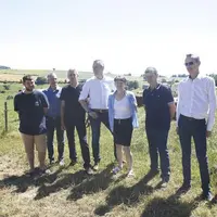 Les associés du Gaec des Thuyas avec Dominique Barrau et l'équipe achats marketing de Lidl France.