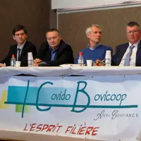 De droite à gauche, Jean-Luc Desnoyer, président de Covido-Bovicoop, Jean-Yves Besse, directeur et Philipe Dumas, président de Sicarev ont fait le poi