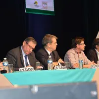 À la tribune de ce congrès FNB : Dominique Barrau, secrétaire général de la FNSEA, Jean-Pierre Fleury, président de la FNB, Jean-Luc Combe, préfet de