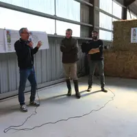 Gilles Baron, responsable pédagogique du CFA, Lucas, apprenti en CAP chez Ludovic Patard (à droite)