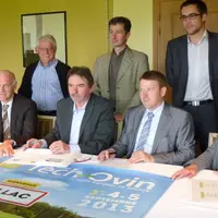 Les responsables de Tech-Ovin et du Crédit Agricole ont renouvelé leur partenariat pour 2013.