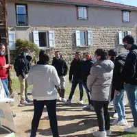 Par petits groupes, les élèves de cinq établissements agricoles de la région ont suivi des ateliers thématiques sur l’exploitation d’Alexis Joubert à