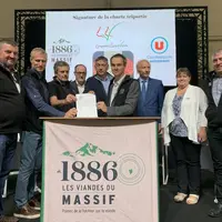 Premier contrat tripartite signé au Sommet de l’Élevage pour la marque « alt.1886 : les viandes du Massif ».