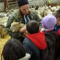 Visiblement ravis, les enfants qui ont visité l’exploitation de François Vannier n’ont pas manqué de questions.