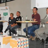 Cécile Florelli, Karine Baldecchi, Didier Folleas, Hervé Chambon et Jacques Mathé ont débattu sur les notions de diversification et pluriactivité.