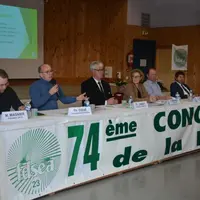 À la tribune, de gauche à droite : Michaël Magnier, président de Jeunes Agriculteurs 23, Thierry Coué, vice-président de la FNSEA, Thierry Jamot, prés