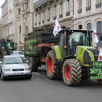 Le cortège était composé d’une cinquantaine de tracteurs et d’au moins 250 agriculteurs.